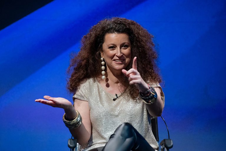 MPW Summit 2022: Η Κατερίνα Βρανά δίνει μέσα από το χιούμορ της το ισχυρότερο μάθημα ζωής