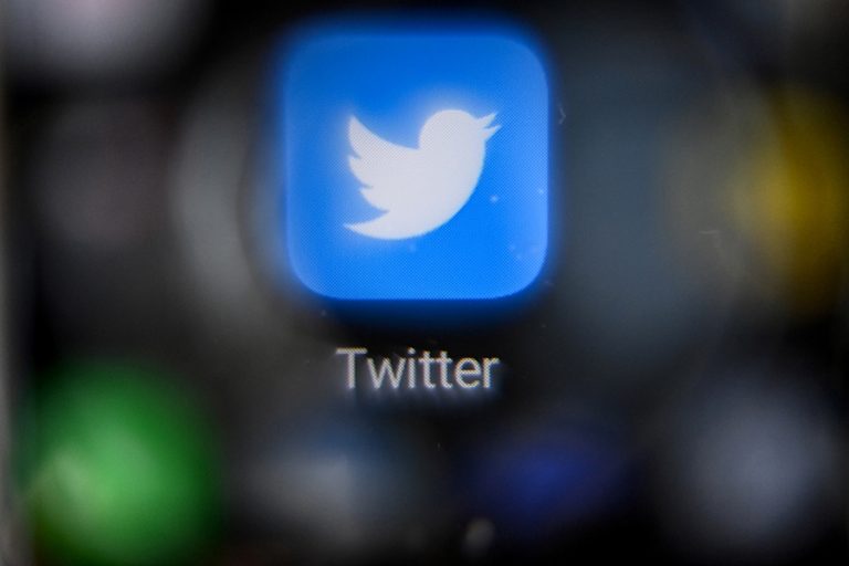 Tο «βαθύ λαρύγγι» του Twitter έχει φέρει τα πάνω κάτω στην αμερικανική γερουσία