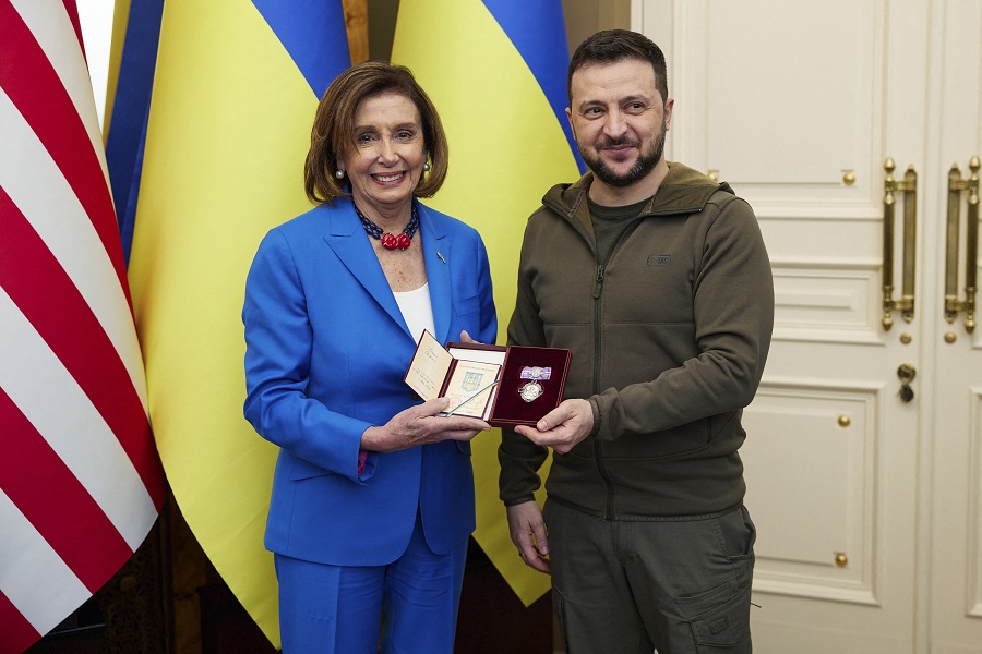 Τι συμβολίζει η αιφνιδιαστική επίσκεψη της Νάνσι Πελόζι στην Ουκρανία