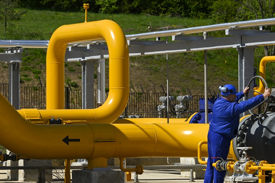 Ρωσία και Κίνα “έδωσαν τα χέρια” για πληρωμές φυσικού αερίου σε ρούβλια και γουάν