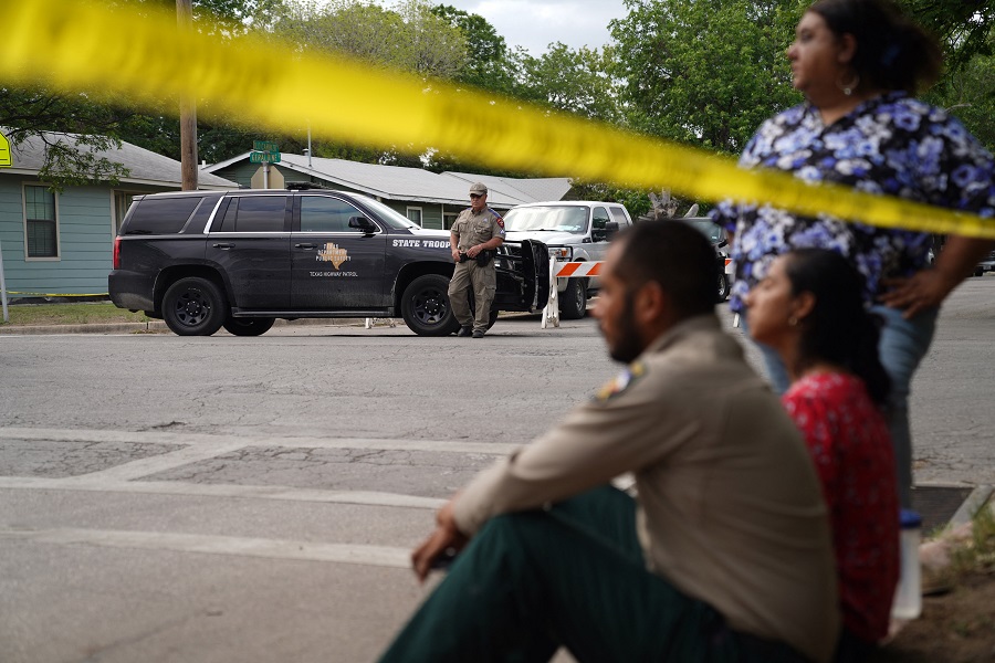 Σοκάρουν οι μαρτυρίες για την τραγωδία στο Τέξας – Επί 45 λεπτά πυροβολούσε ο δράστης