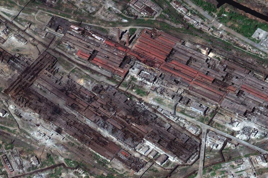 Ρωσικό σφυροκόπημα του εργοστασίου Αζοφστάλ από πυροβολικό, πεζικό και άρματα μάχης