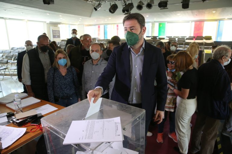 Νίκος Ανδρουλάκης: «Προχωράμε με το ΠΑΣΟΚ-ΚΙΝΑΛ» – Έσπασε το «φράγμα» των 170.000 η συμμετοχή