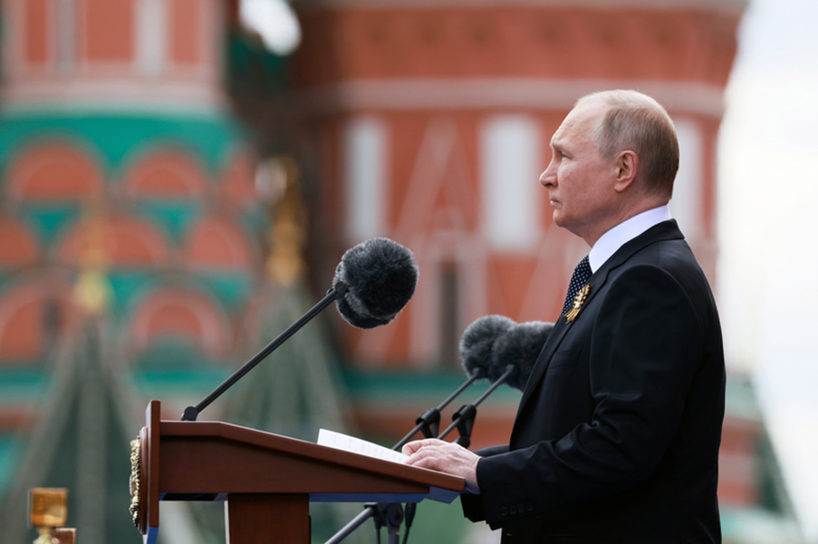 Ο Πούτιν επικαλείται τον ηρωισμό του Κόκκινου Στρατού στον Β’ Παγκόσμιο Πόλεμο για να ενθαρρύνει τον στρατό του στην Ουκρανία