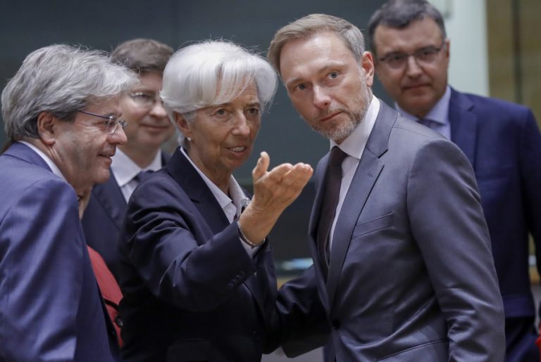 Η Λαγκάρντ απορρίπτει σενάρια ύφεσης για την ευρωζώνη και τα ομόλογα ανεβαίνουν