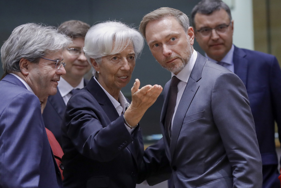 Η Λαγκάρντ απορρίπτει σενάρια ύφεσης για την ευρωζώνη και τα ομόλογα ανεβαίνουν