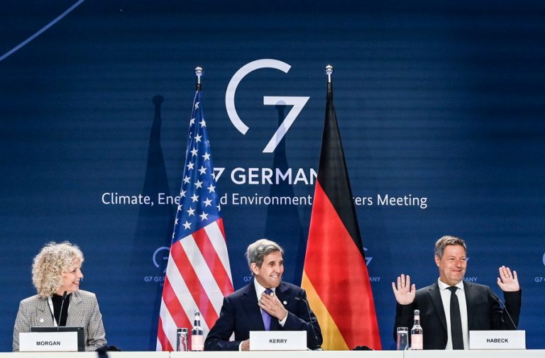 Η Γερμανία πιέζει τους G7 για στροφή στα ορυκτά καύσιμα