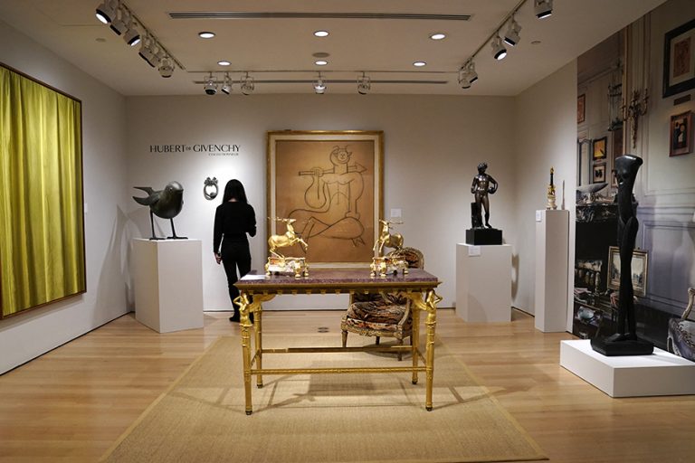 Christie’s: Σε δημοπρασία εντυπωσιακή συλλογή έργων τέχνης και επίπλων του Givenchy