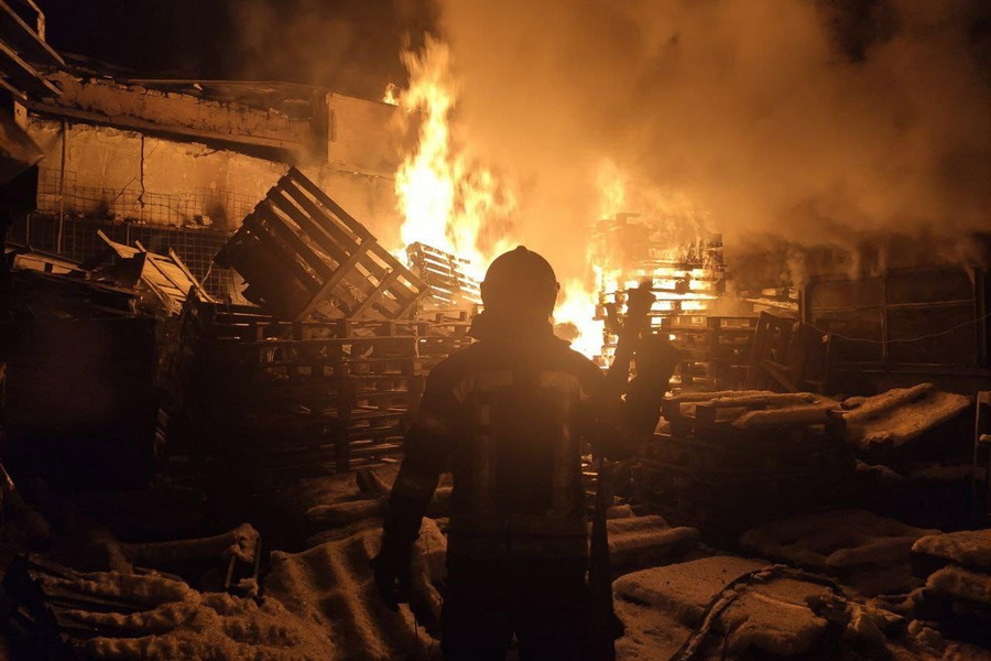 Ουκρανία: Αδιάκοπος βομβαρδισμός του Ντονέτσκ από τον ρωσικό στρατό – Nέα αμερικανική βοήθεια προς το Κίεβο