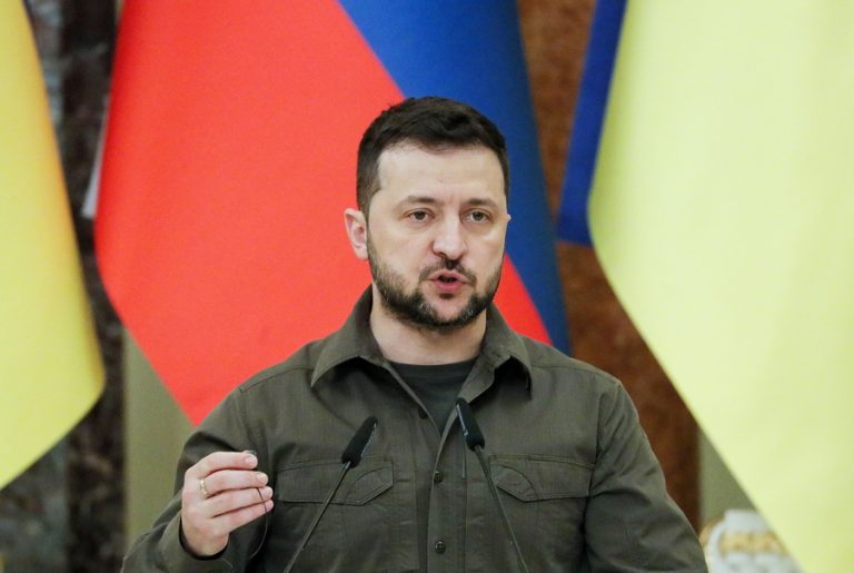 Ο Ζελένσκι ζητεί διεθνή βοήθεια για την ανοικοδόμηση της Ουκρανίας