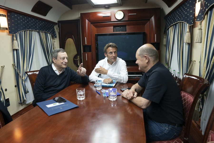 Μακρόν, Ντράγκι και Σολτς έφτασαν στο Κίεβο – Συνάντηση με Ζελένσκι