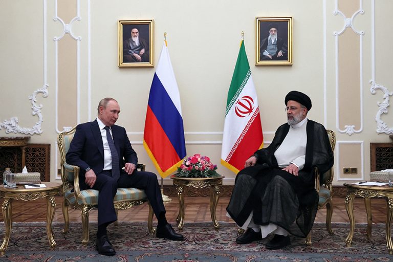 Ενεργειακή συμφωνία ύψους 40 δισ. δολαρίων υπέγραψε η Gazprom με το Ιράν – Στην Τεχεράνη ο Πούτιν