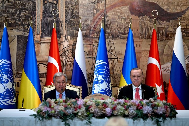 Ουκρανία και Ρωσία υπέγραψαν συμφωνία για τα ουκρανικά σιτηρά με την Τουρκία και τον ΟΗΕ