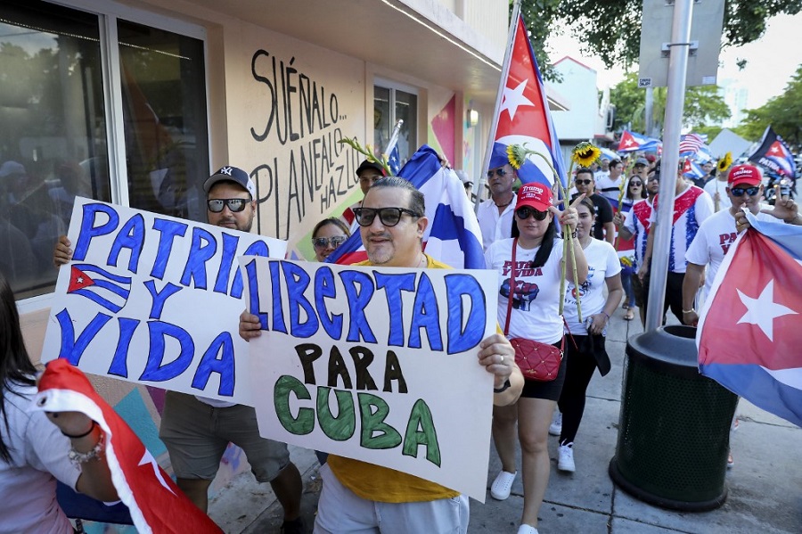 Οργή, ελλείψεις και μαζική έξοδος στην Κούβα