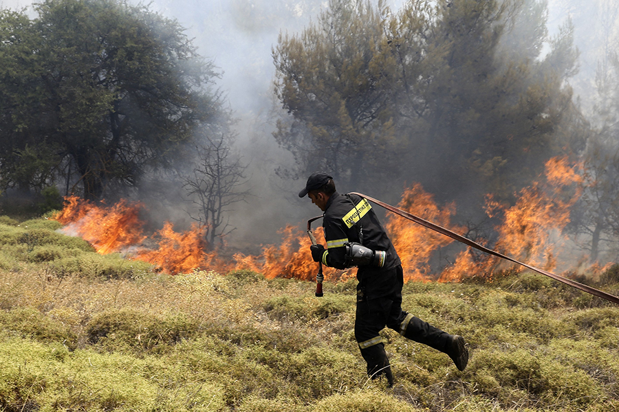 Υψηλός o κίνδυνος πυρκαγιάς και τη Δευτέρα σε πέντε περιφέρειες της χώρας
