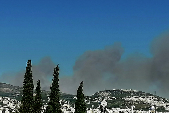 Μεγάλη κινητοποίηση της πυροσβεστικής στην περιοχή Νταού Πεντέλης – Μήνυμα από το 112