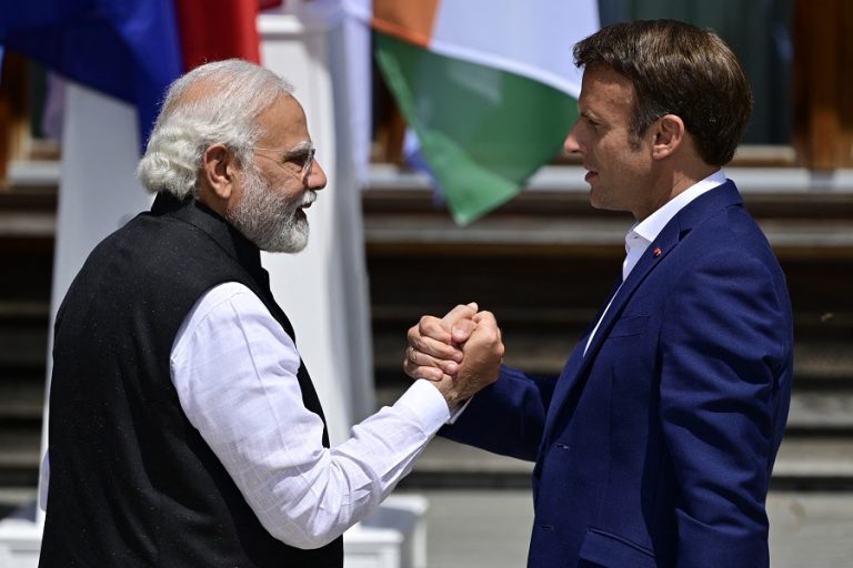 Γαλλία και Ινδία θέλουν να «συνεργαστούν για να λάβει τέλος η σύρραξη» στην Ουκρανία