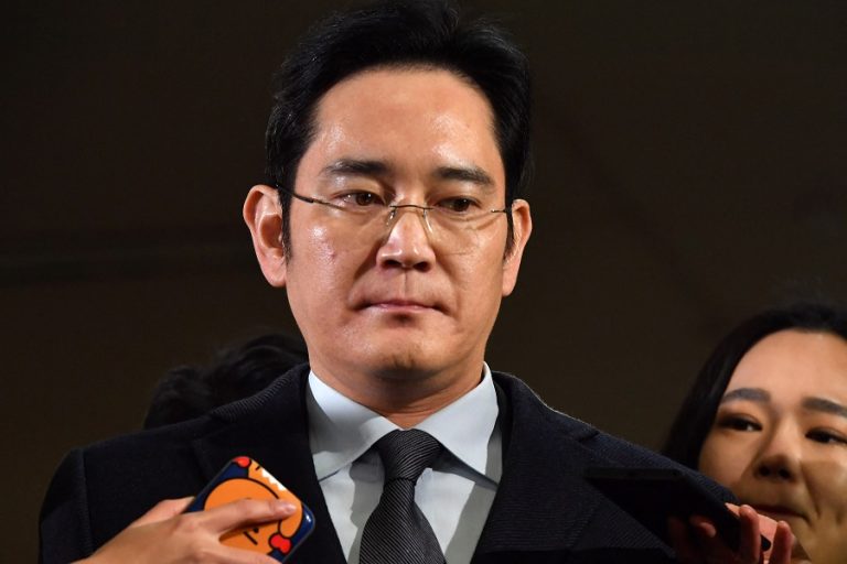 Νότια Κορέα: Ο de facto ηγέτης της Samsung και καταδικασμένος για διαφθορά έλαβε χάρη από τον πρόεδρο