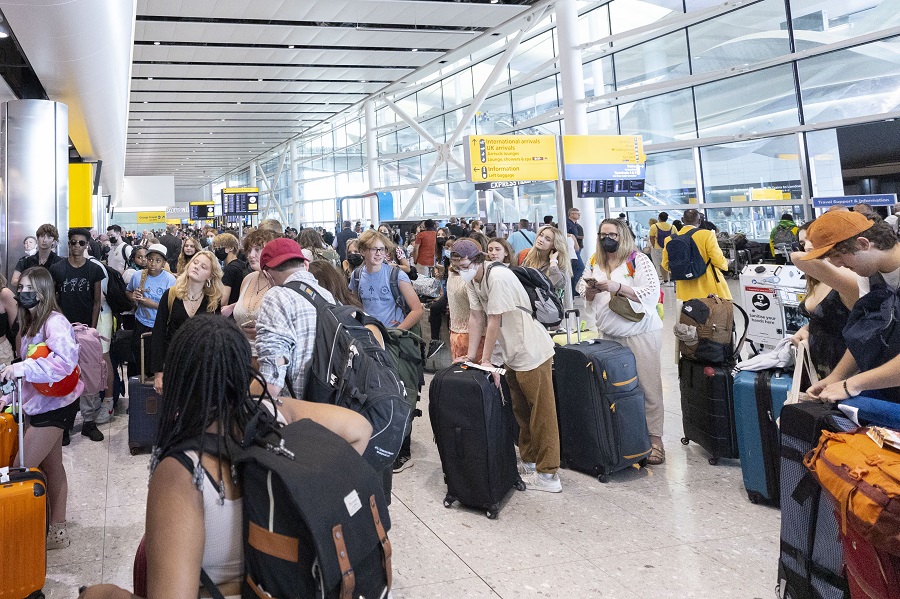 Προειδοποιήσεις για ένα ακόμα καλοκαίρι χάους στα αεροδρόμια της Ευρώπης