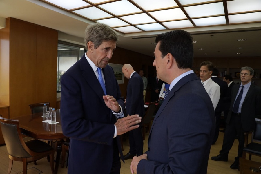 Η ενεργειακή και περιβαλλοντική συνεργασία Ελλάδας και ΗΠΑ στο επίκεντρο της συνάντησης Σκρέκα – Κέρι