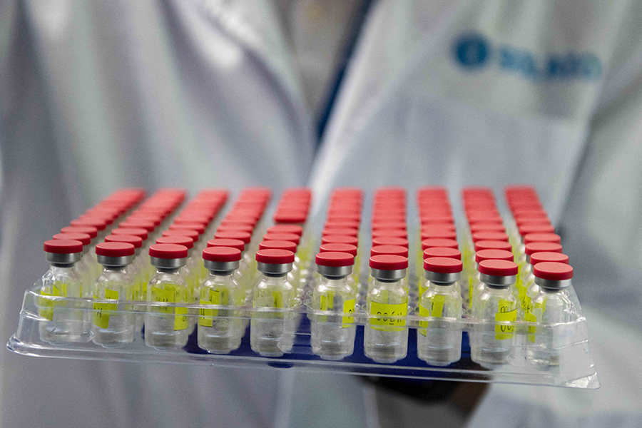Η Κίνα έδωσε το “πράσινο φως” για το πρώτο εισπνεόμενο εμβόλιο κατά του κορωνοϊού