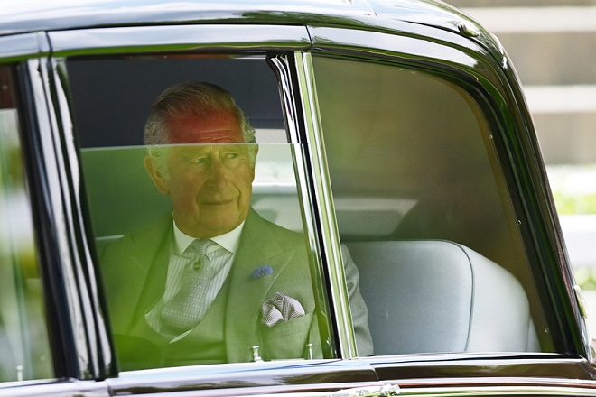 «Ο βασιλιάς έχει καρκίνο»: Μουδιασμένοι οι Βρετανοί μετά την ανακοίνωση για την υγεία του Καρόλου
