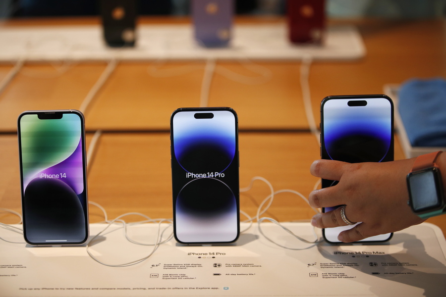 Smartphone: Η Apple «τελείωσε» την κυριαρχία της Samsung μετά από 12 χρόνια – Οι πωλήσεις του 2023