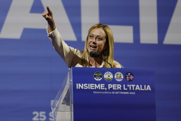 Νίκη της άκρας δεξιάς στην Ιταλία: Η Μελόνι υπόσχεται να κυβερνήσει «για όλους τους Ιταλούς»