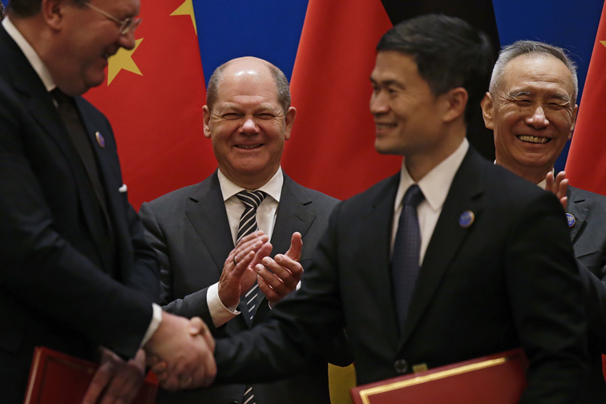 Μετά το τέλος της σχέσης με τη Ρωσία, η Γερμανία ίσως βρήκε στην Κίνα τον επόμενο μεγάλο εμπορικό σύμμαχο