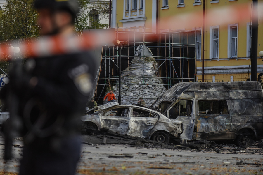 EE: Εγκλήματα πολέμου οι βομβαρδισμοί ουκρανικών πόλεων – Πούτιν: «Θα απαντήσουμε σκληρά»