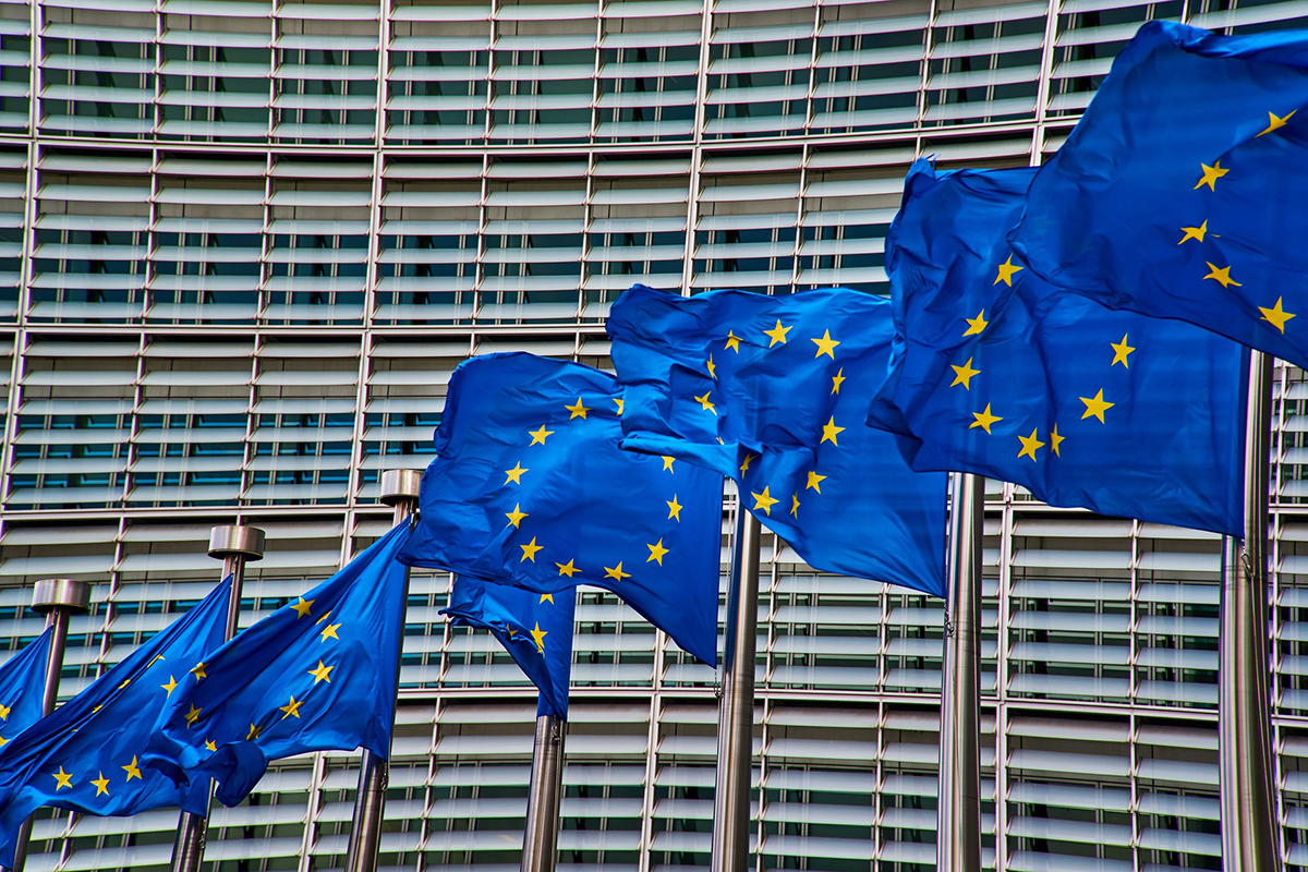 Οι “27” της ΕΕ συμφώνησαν για επιβολή πλαφόν στα ρωσικά πετρελαϊκά προϊόντα