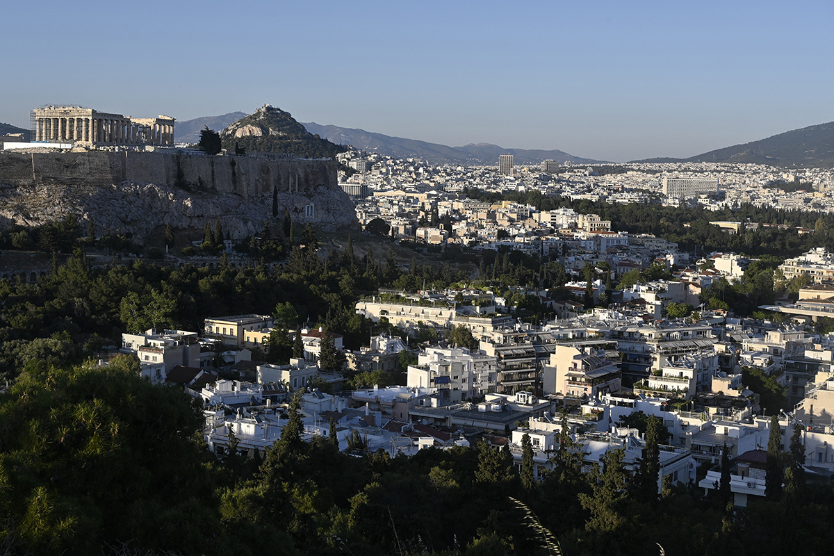 Αλλάζει το πλαίσιο της βραχυχρόνιας μίσθωσης στην Ελλάδα. Τι ανακοίνωσε ο Βασίλης Κικίλιας