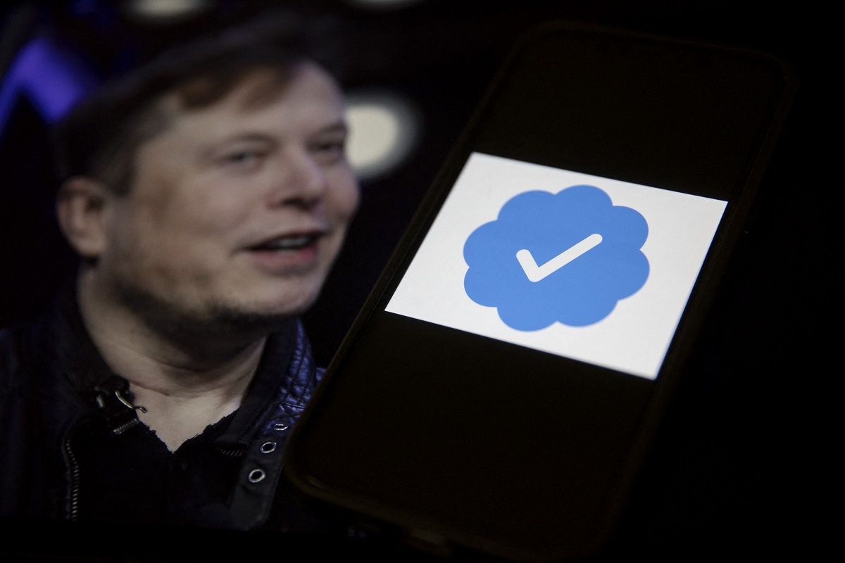 Το Twitter αφαιρεί το «μπλε τικ» – Όσοι θέλουν το σύμβολο εγκυρότητας θα πρέπει να πληρώσουν