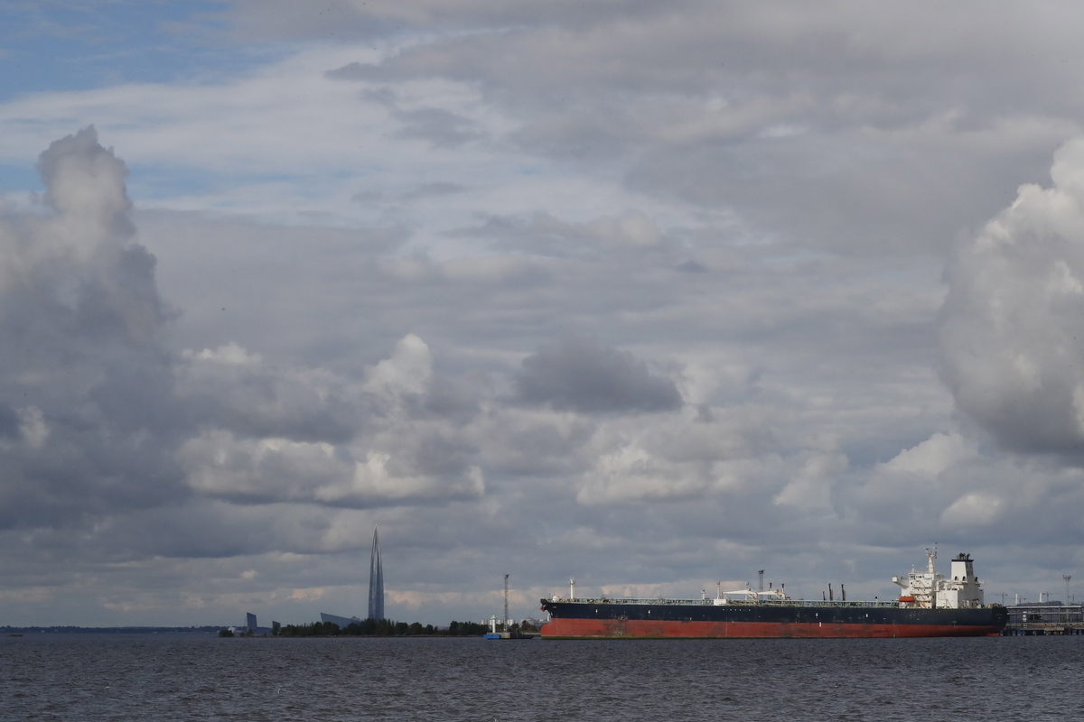 Δεξαμενόπλοια που μεταφέρουν ρωσικό πετρέλαιο έχουν εγκλωβιστεί στη Μαύρη Θάλασσα