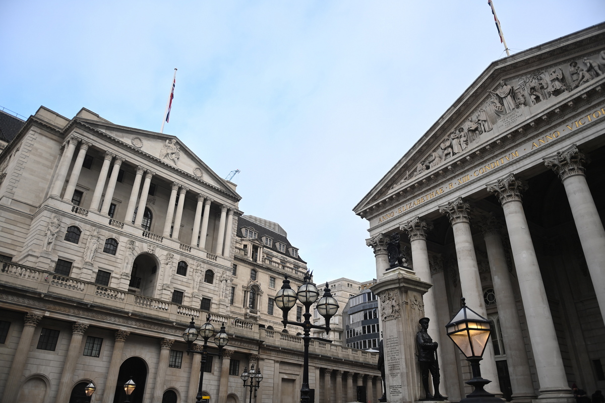 Η Τράπεζα της Αγγλίας εξέπληξε τις αγορές, διατηρώντας σταθερό το επιτόκιό της