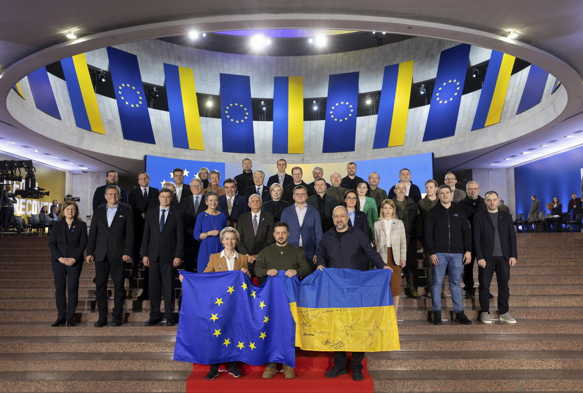 Η Ευρώπη “βάζει στον πάγο” την ένταξη της Ουκρανίας στην ΕΕ