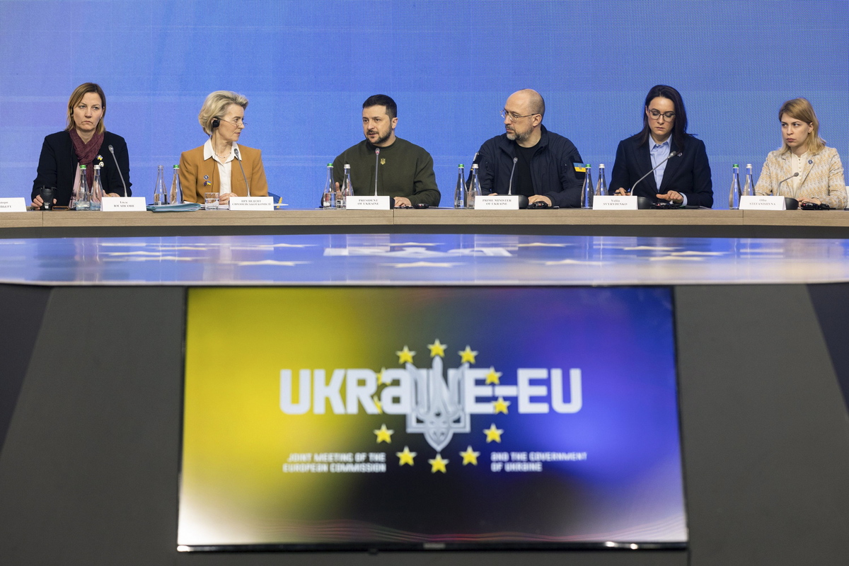 Σαρλ Μισέλ: Η Ουκρανία είναι η ΕΕ, η ΕΕ είναι η Ουκρανία – φον ντερ Λάιεν: Υπάρχουν στόχοι που πρέπει να επιτύχετε πριν την ένταξη
