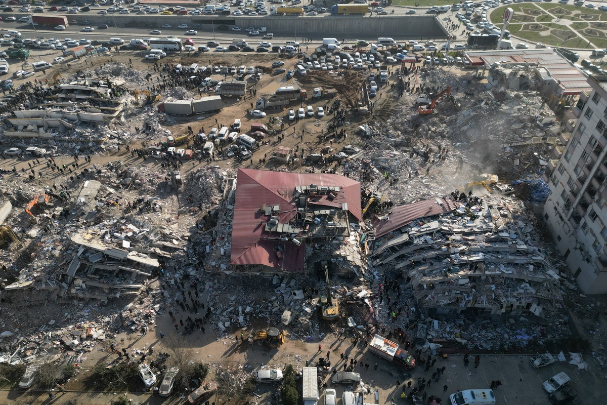 Τουρκία: Συλλήψεις εργολάβων και στελεχών κατασκευαστικών μετά τον φονικό σεισμό