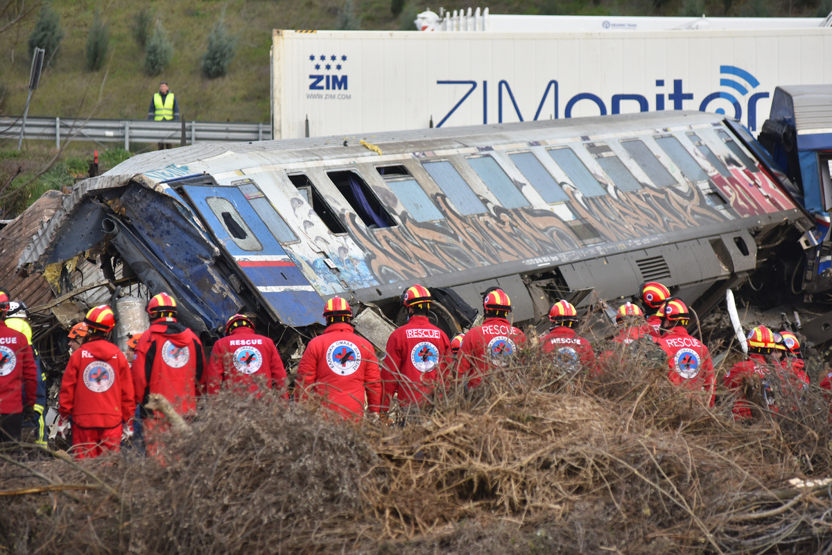 Live Blog: Σύγκρουση τρένων στα Τέμπη – Τους 57 έφτασαν επίσημα οι νεκροί