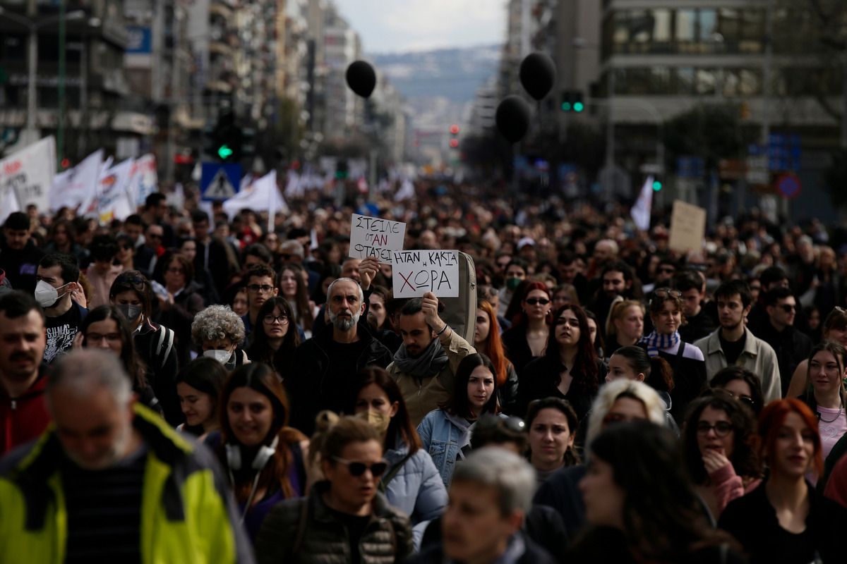 Οικονομία: «Κίνημα των Τεμπών» και κάλπες επηρεάζουν το momentum 