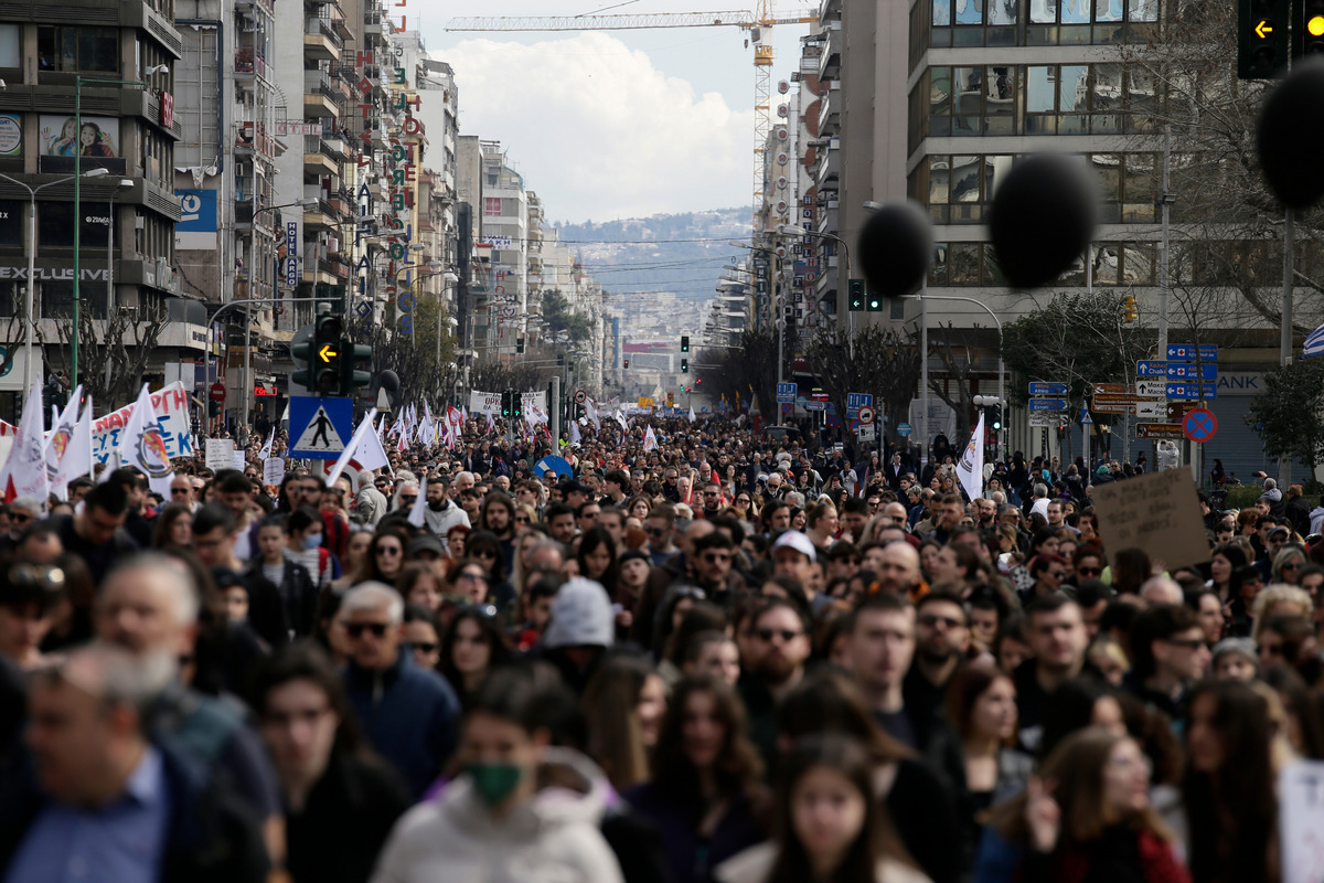 Ολοκληρώθηκαν οι μαζικές απεργιακές συγκεντρώσεις στο κέντρο της Αθήνας