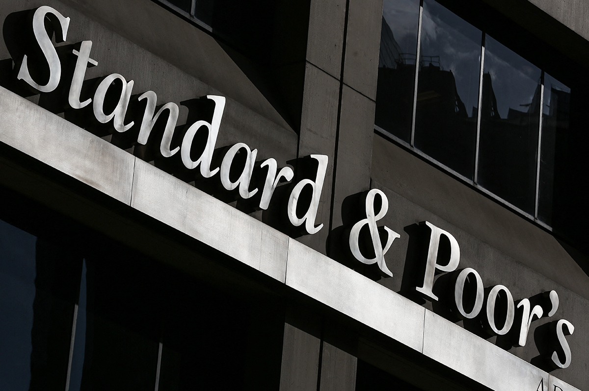 Σε αναβαθμίσεις των ελληνικών τραπεζών προχώρησε η Standard & Poor’s