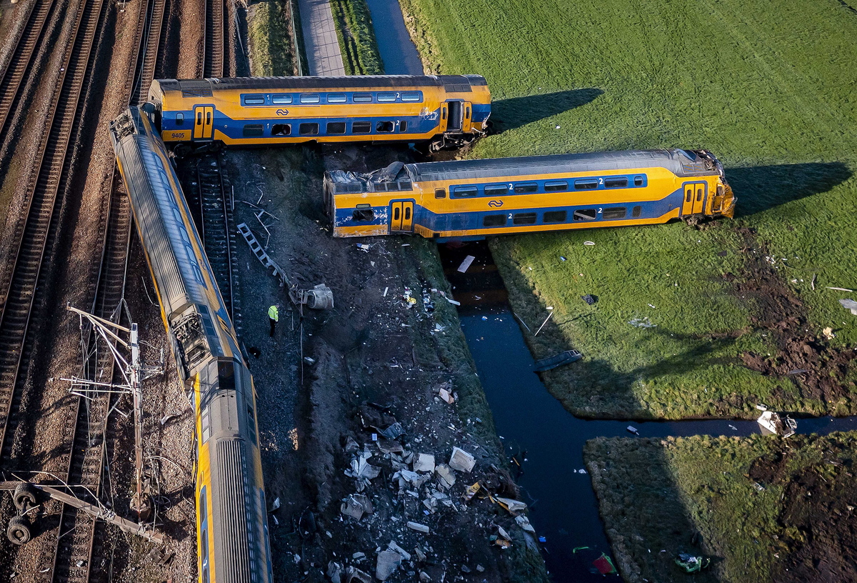 Ολλανδία: Πώς συνέβη το σιδηροδρομικό δυστύχημα – «Σπάνιο, αλλά φρικτό». Τι λένε μαρτυρίες επιβατών