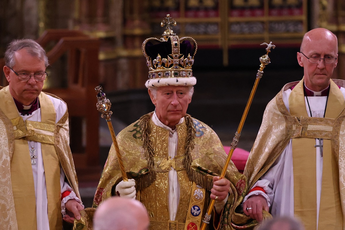 «God save the King»: Ο Κάρολος στέφθηκε βασιλιάς του Ηνωμένου Βασιλείου