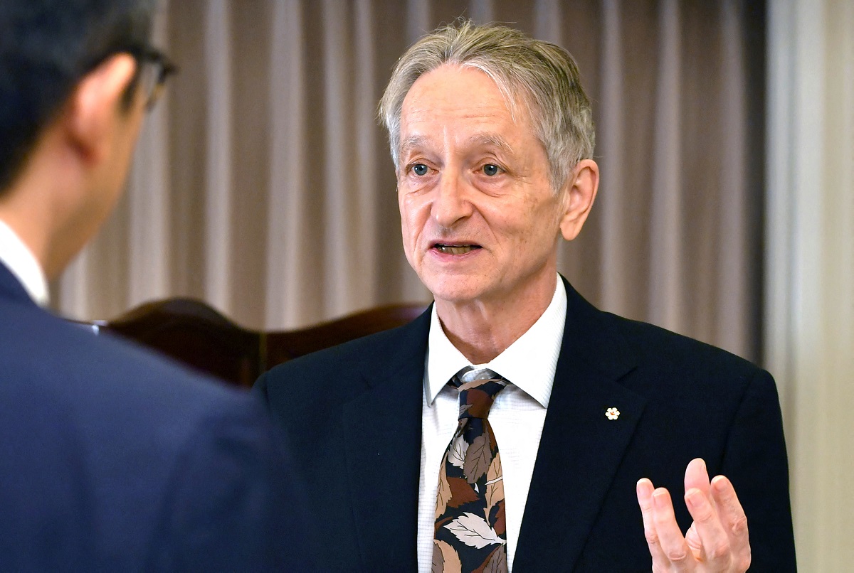 Ο «νονός» της AI, Geoffrey Hinton, αποκαλύπτει ότι η σύντροφός του τον χώρισε με… chatbot