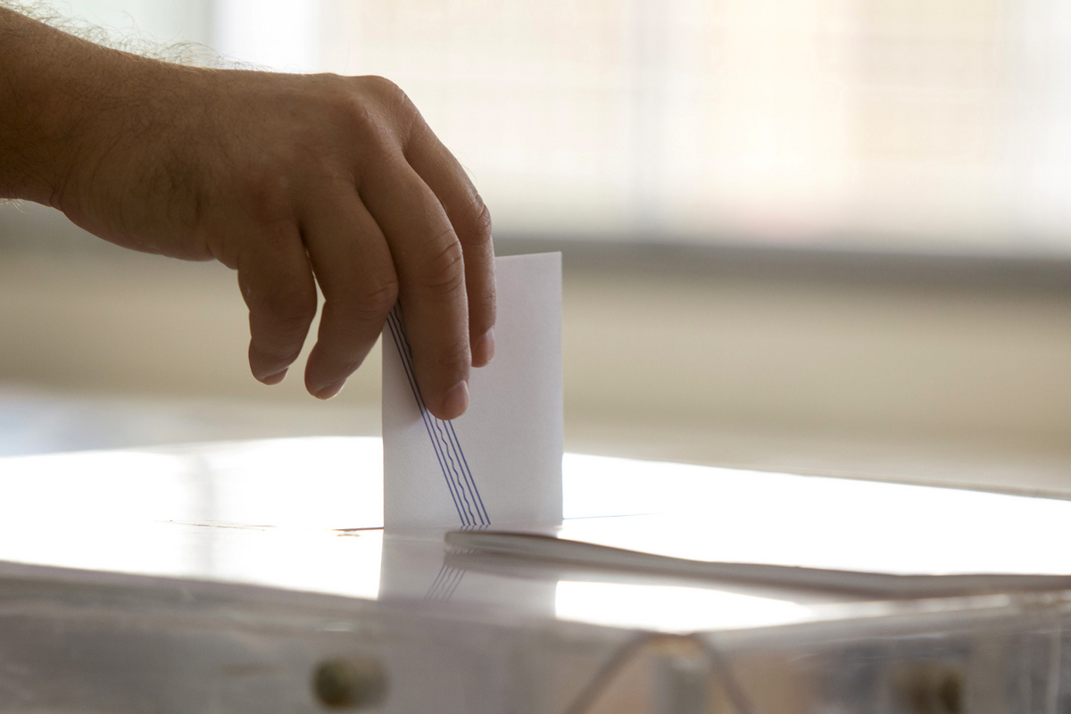 LIVE Blog: Στις 19:00 το exit poll –  Όλες οι εξελίξεις από τα εκλογικά κέντρα