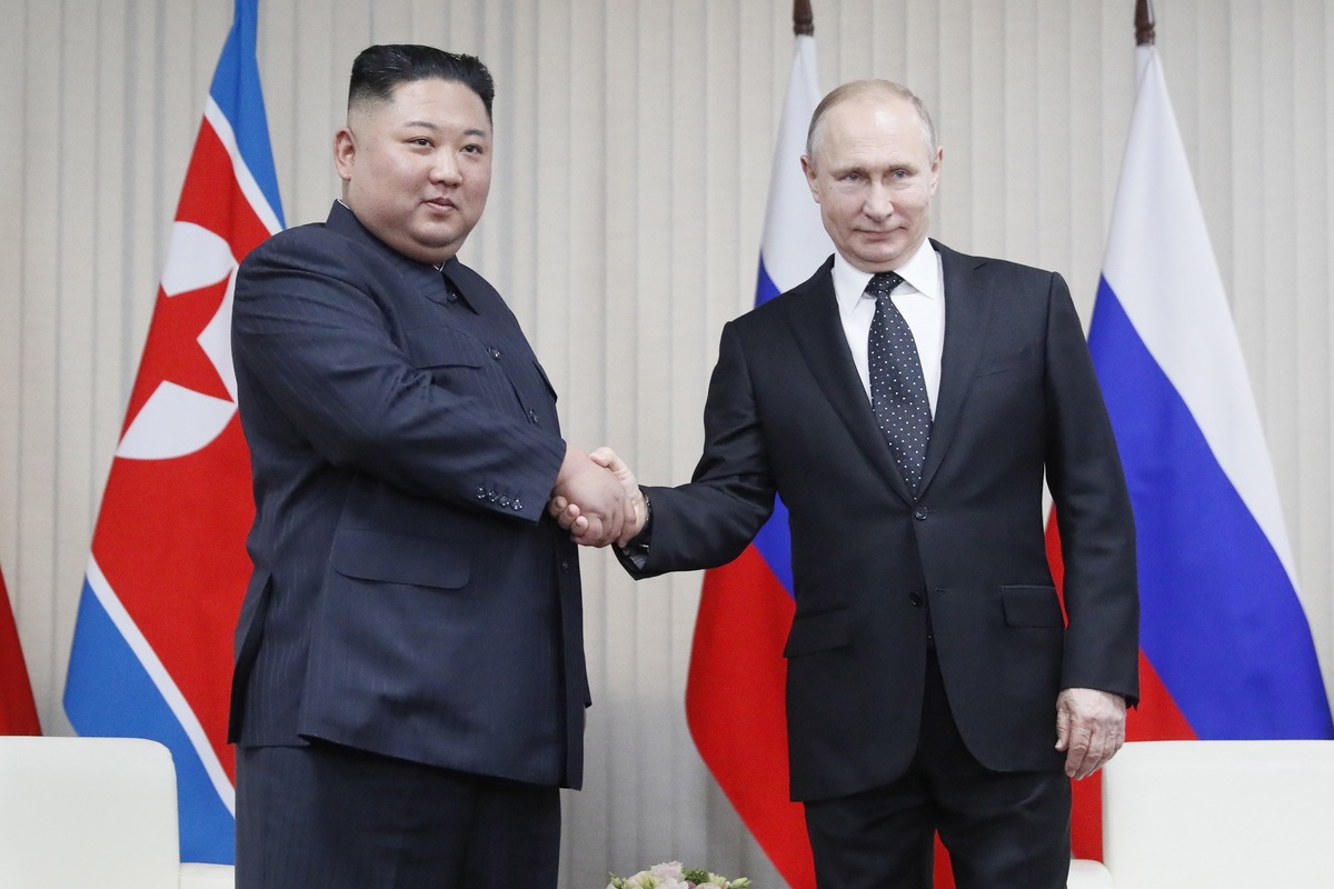 Ο Κιμ Γιονγκ Ουν δηλώνει πλήρη υποστήριξη και αλληλεγγύη στον Πούτιν