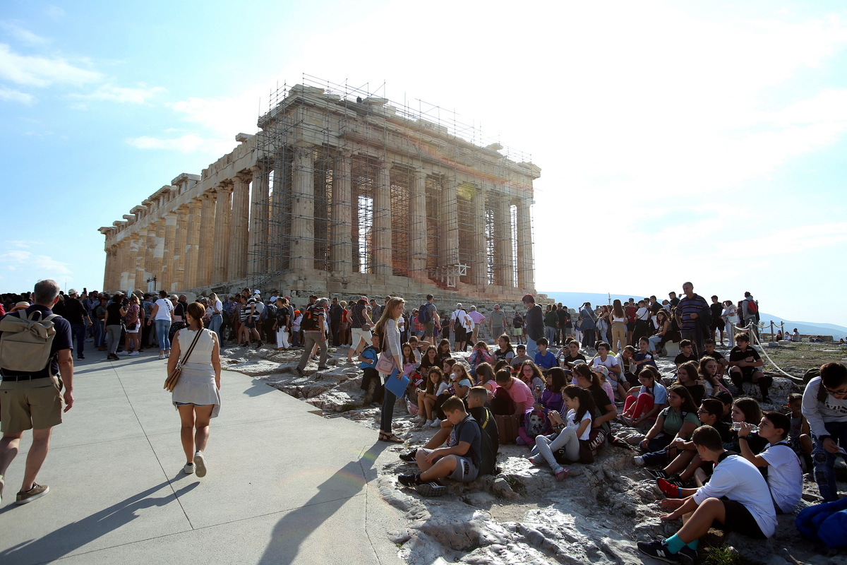 Μαζικές εισροές τουριστών στην Ελλάδα το 2023