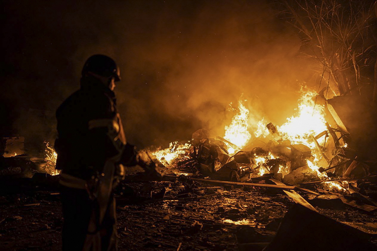 Μπαράζ ρωσικών αεροπορικών επιθέσεων σε Κίεβο και άλλες περιοχές της Ουκρανίας
