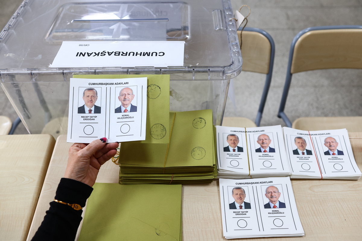 Ερντογάν: “Η ψηφοφορία θα ολοκληρωθεί γρήγορα” – Κιλιτσντάρογλου: “Ψηφίστε για να απαλλαγούμε από μια αυταρχική κυβέρνηση”